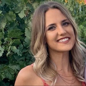 Meet your Posher, Christina